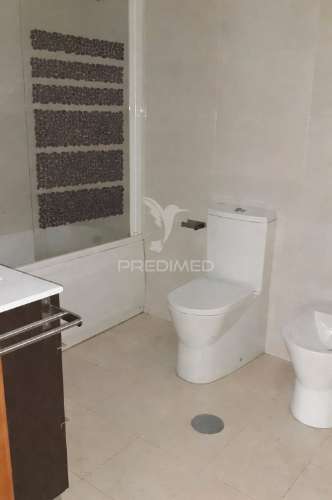 Moradia t4 com três frentes