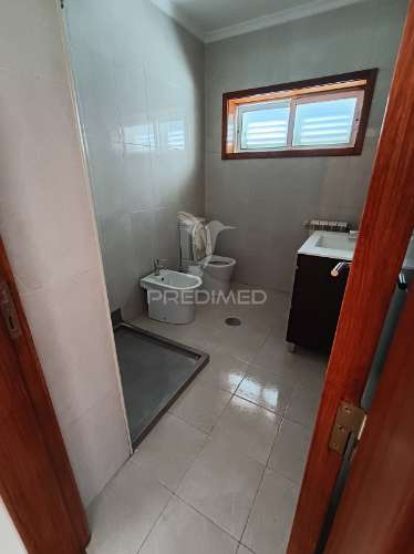 Moradia t4 com três frentes