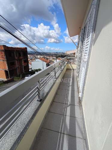 Moradia t4 com três frentes