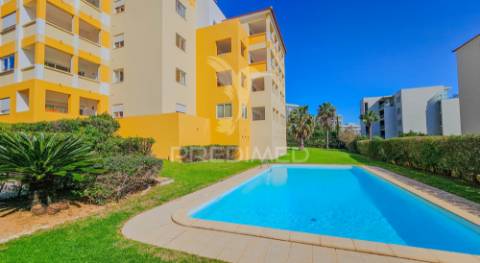 Penthouse t4 com piscina, garagem e vista mar a apenas 300metros do mar