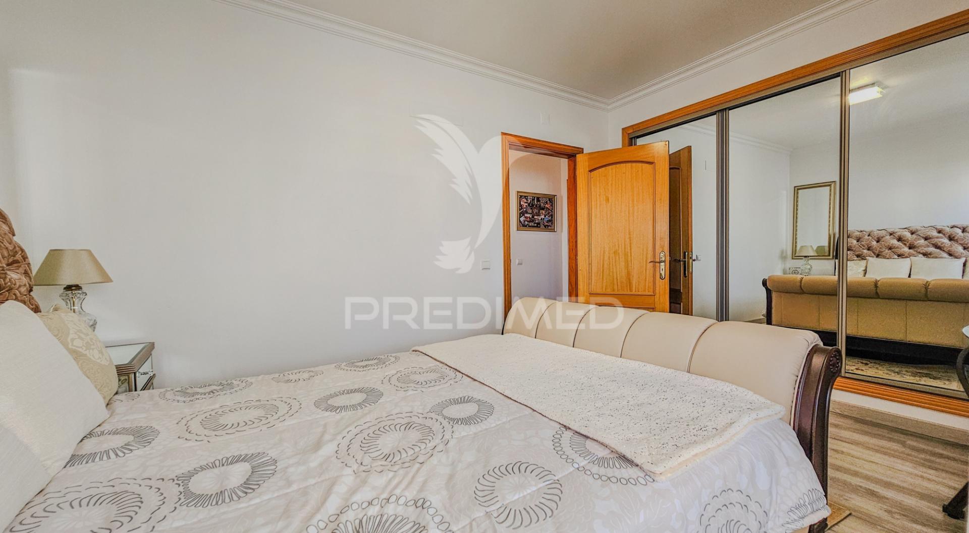 Penthouse t4 com piscina, garagem e vista mar a apenas 300metros do mar