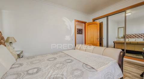 Penthouse t4 com piscina, garagem e vista mar a apenas 300metros do mar