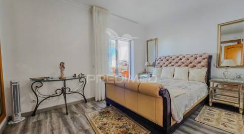 Penthouse t4 com piscina, garagem e vista mar a apenas 300metros do mar