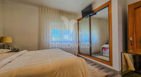 Penthouse t4 com piscina, garagem e vista mar a apenas 300metros do mar