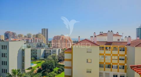 Penthouse t4 com piscina, garagem e vista mar a apenas 300metros do mar