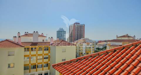 Penthouse t4 com piscina, garagem e vista mar a apenas 300metros do mar