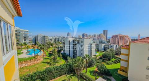 Penthouse t4 com piscina, garagem e vista mar a apenas 300metros do mar