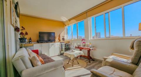 Penthouse t4 com piscina, garagem e vista mar a apenas 300metros do mar