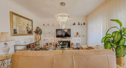 Penthouse t4 com piscina, garagem e vista mar a apenas 300metros do mar