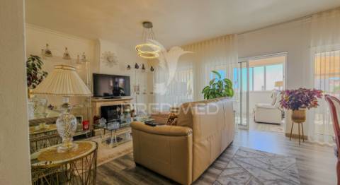 Penthouse t4 com piscina, garagem e vista mar a apenas 300metros do mar