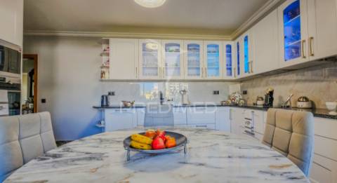 Penthouse t4 com piscina, garagem e vista mar a apenas 300metros do mar