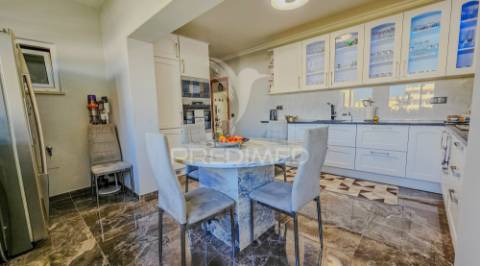 Penthouse t4 com piscina, garagem e vista mar a apenas 300metros do mar