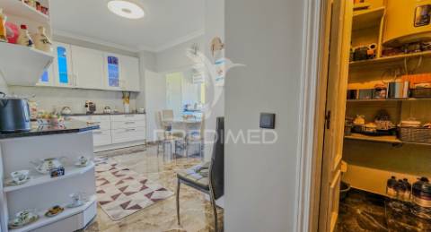 Penthouse t4 com piscina, garagem e vista mar a apenas 300metros do mar