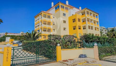 Penthouse t4 com piscina, garagem e vista mar a apenas 300metros do mar