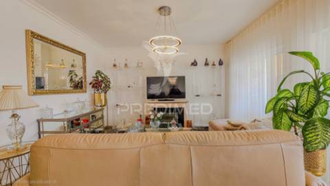 Penthouse t4 com piscina, garagem e vista mar a apenas 300metros do mar