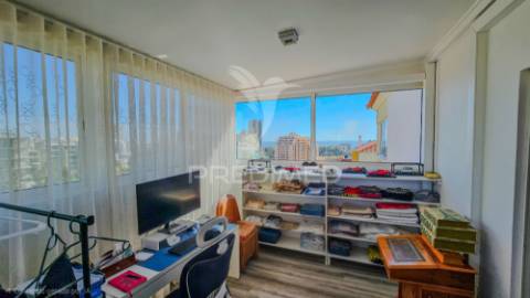 Penthouse t4 com piscina, garagem e vista mar a apenas 300metros do mar