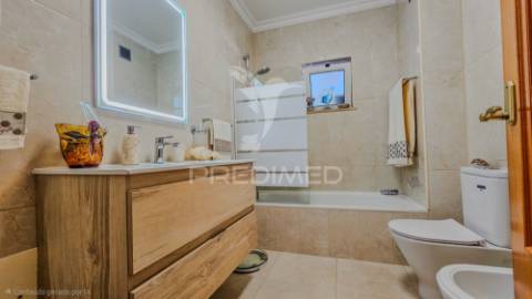 Penthouse t4 com piscina, garagem e vista mar a apenas 300metros do mar