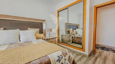 Penthouse t4 com piscina, garagem e vista mar a apenas 300metros do mar