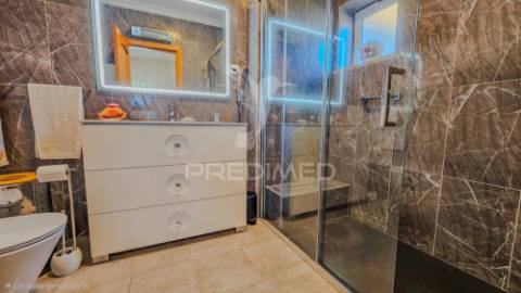 Penthouse t4 com piscina, garagem e vista mar a apenas 300metros do mar