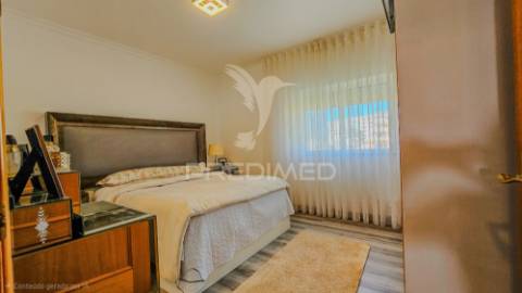 Penthouse t4 com piscina, garagem e vista mar a apenas 300metros do mar