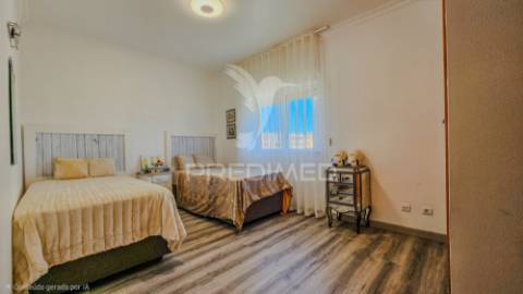 Penthouse t4 com piscina, garagem e vista mar a apenas 300metros do mar