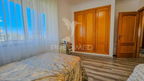 Penthouse t4 com piscina, garagem e vista mar a apenas 300metros do mar