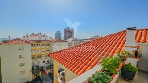 Penthouse t4 com piscina, garagem e vista mar a apenas 300metros do mar