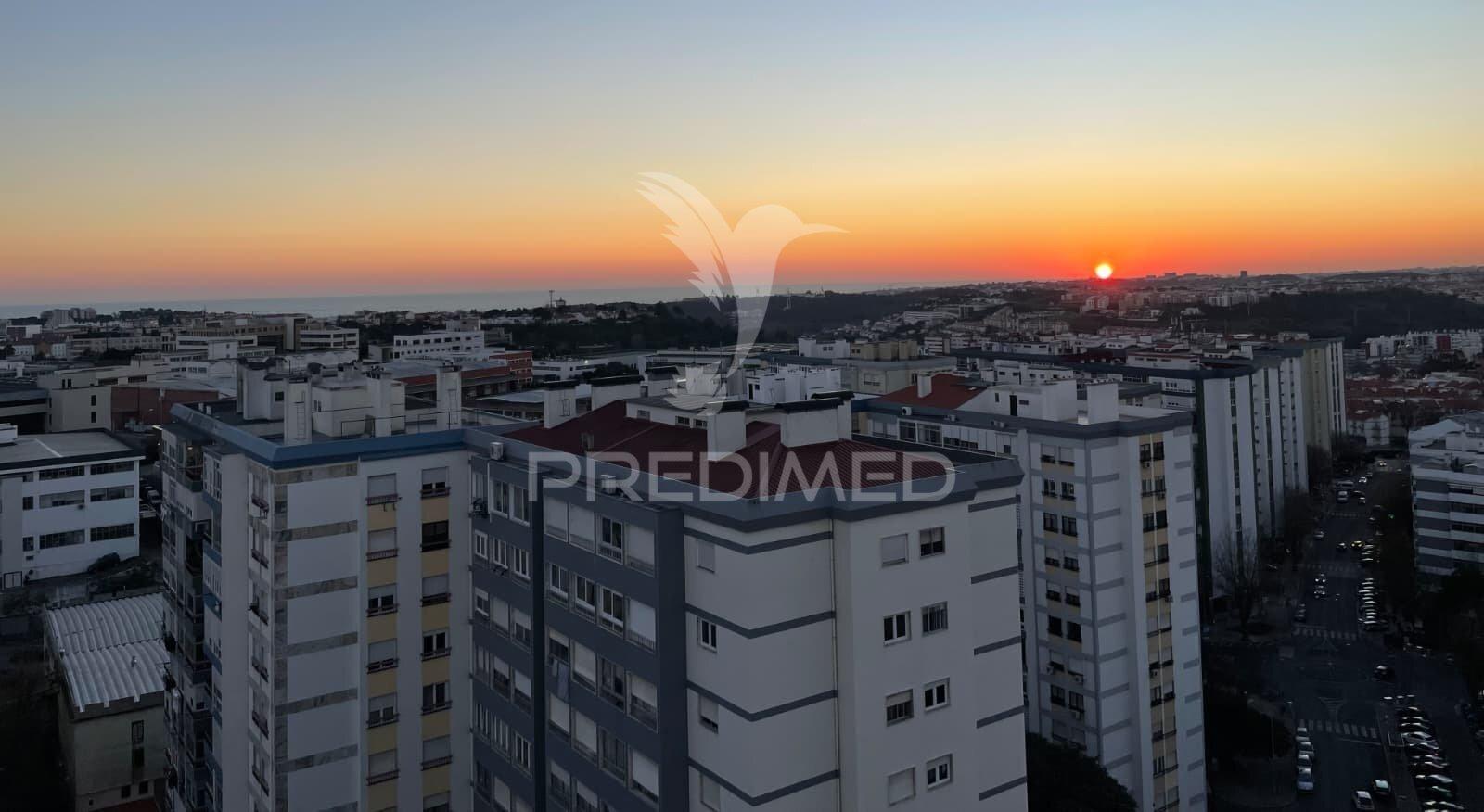 Penthouse t3 com vista espetacular para a cidade e rio, carnaxide, lisboa