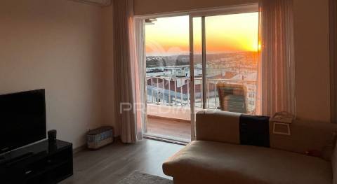 Penthouse t3 com vista espetacular para a cidade e rio, carnaxide, lisboa