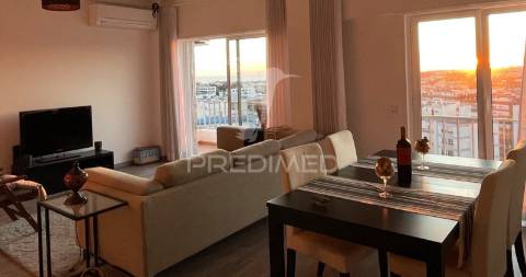 Penthouse t3 com vista espetacular para a cidade e rio, carnaxide, lisboa