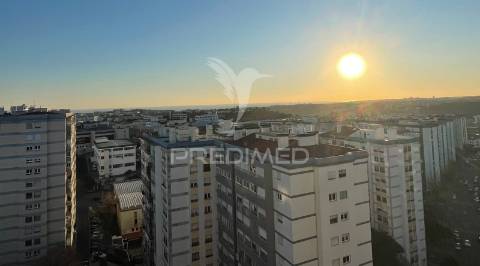 Penthouse t3 com vista espetacular para a cidade e rio, carnaxide, lisboa