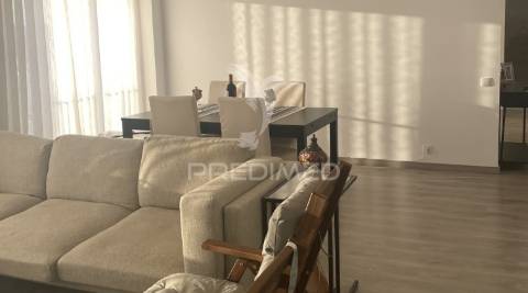 Penthouse t3 com vista espetacular para a cidade e rio, carnaxide, lisboa