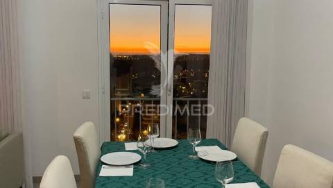 Penthouse t3 com vista espetacular para a cidade e rio, carnaxide, lisboa