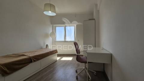 Penthouse t3 com vista espetacular para a cidade e rio, carnaxide, lisboa