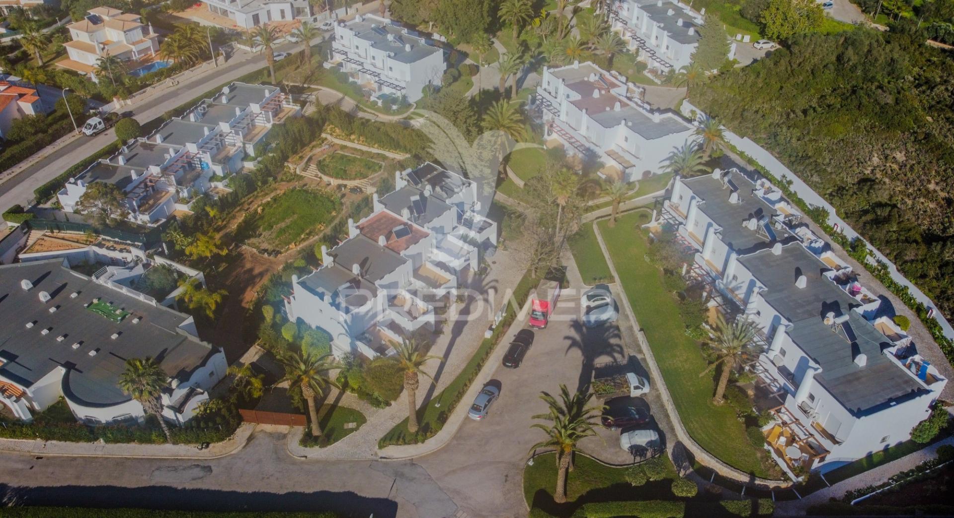 Moradia t2 com vista mar em condomínio fechado, ferragudo