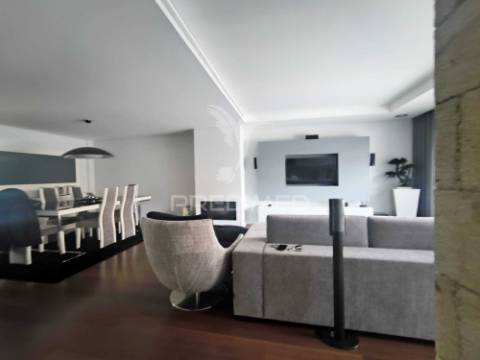 Arrendamento - moradia t3 mobilada e equipada em nogueira, braga