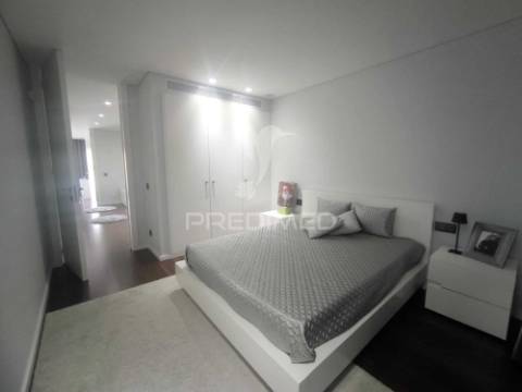 Arrendamento - moradia t3 mobilada e equipada em nogueira, braga