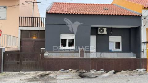 Moradia bi-familiar t6 com 182,50m² em setúbal – excelente oportunidade de investimento ou habitação própria!