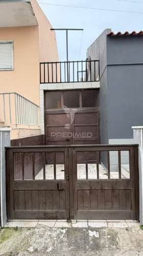 Moradia bi-familiar t6 com 182,50m² em setúbal – excelente oportunidade de investimento ou habitação própria!