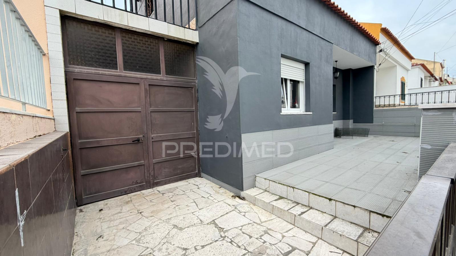 Moradia bi-familiar t6 com 182,50m² em setúbal – excelente oportunidade de investimento ou habitação própria!