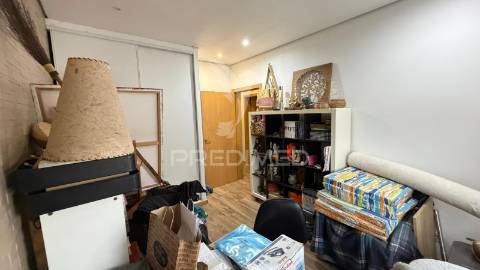 Moradia bi-familiar t6 com 182,50m² em setúbal – excelente oportunidade de investimento ou habitação própria!