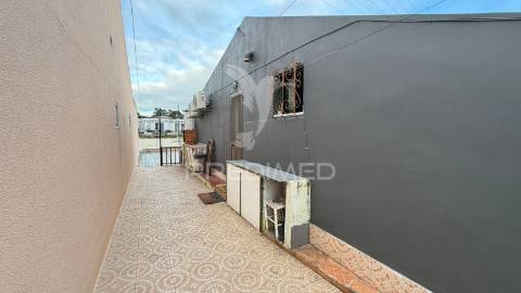 Moradia bi-familiar t6 com 182,50m² em setúbal – excelente oportunidade de investimento ou habitação própria!