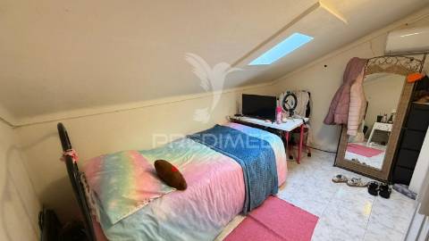 Moradia bi-familiar t6 com 182,50m² em setúbal – excelente oportunidade de investimento ou habitação própria!