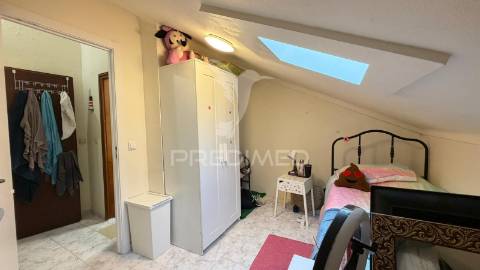 Moradia bi-familiar t6 com 182,50m² em setúbal – excelente oportunidade de investimento ou habitação própria!