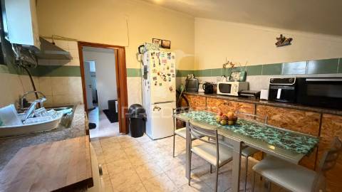 Moradia bi-familiar t6 com 182,50m² em setúbal – excelente oportunidade de investimento ou habitação própria!