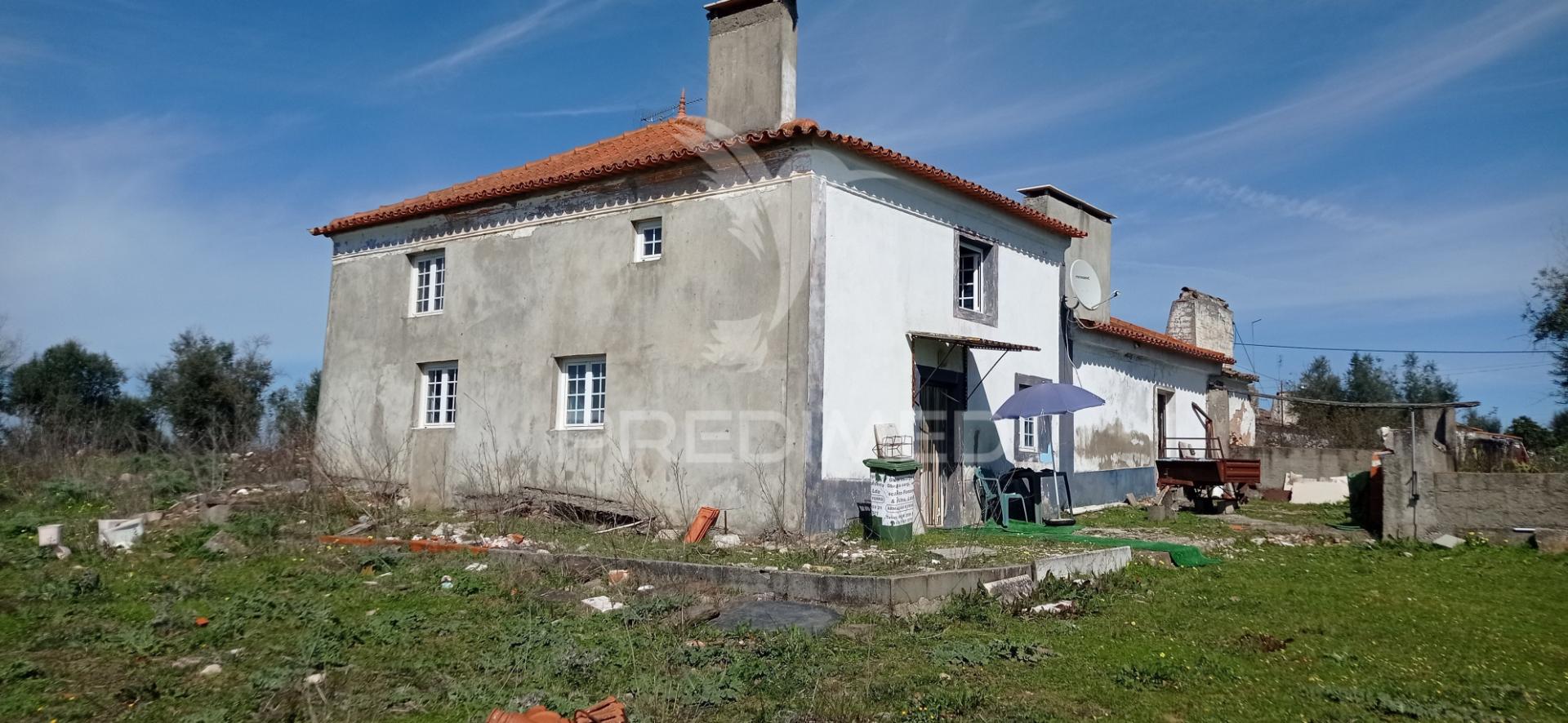 Monte alentejano com 13.250 m2, casa branca, sousel