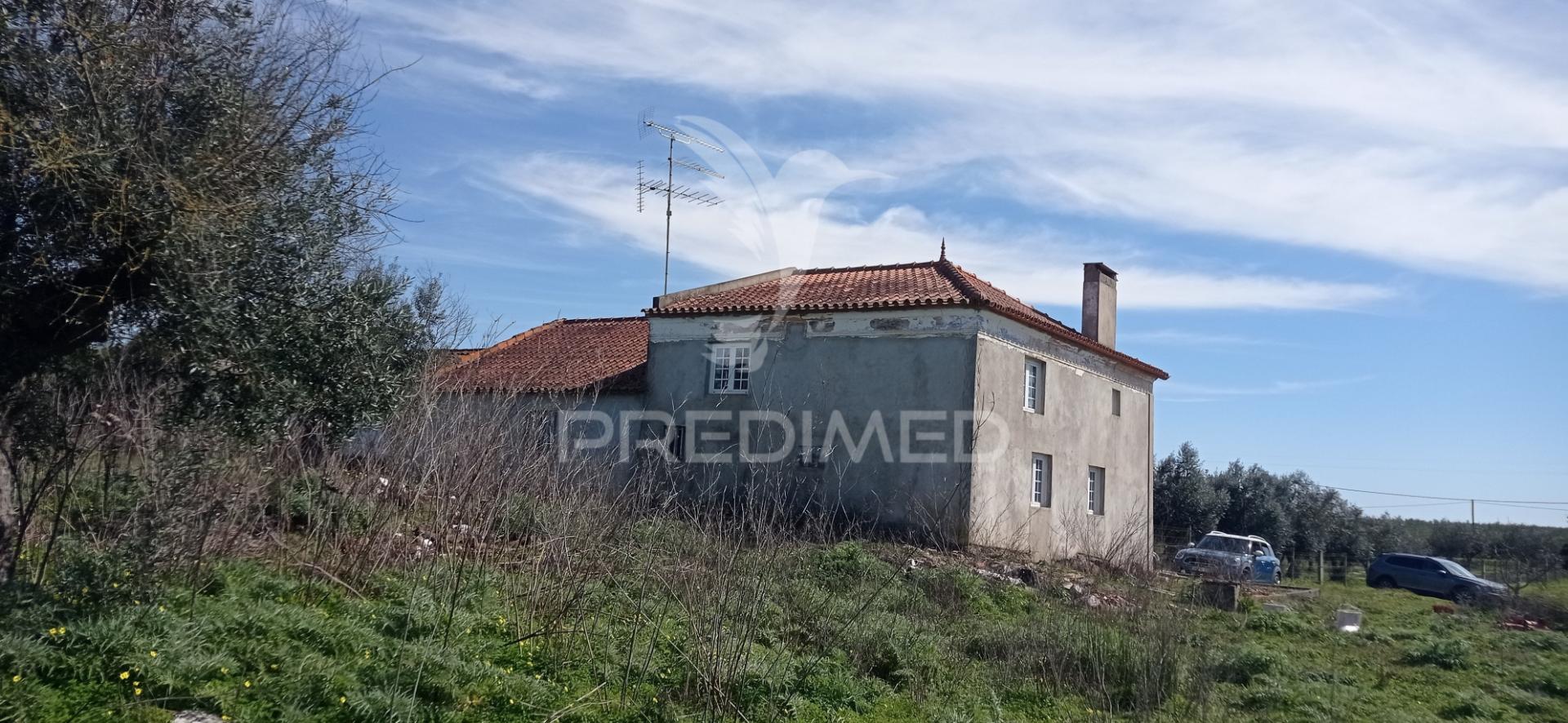 Monte alentejano com 13.250 m2, casa branca, sousel
