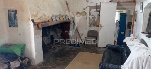 Monte alentejano com 13.250 m2, casa branca, sousel