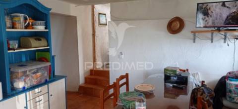 Monte alentejano com 13.250 m2, casa branca, sousel