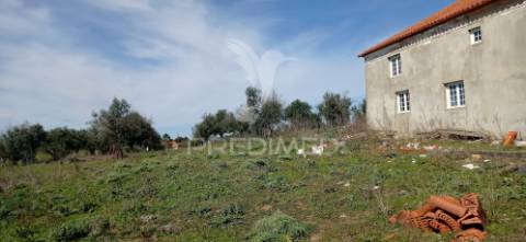 Monte alentejano com 13.250 m2, casa branca, sousel